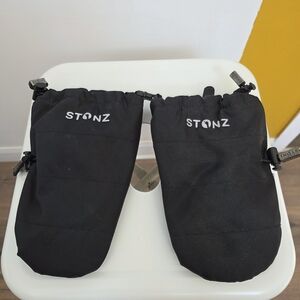 Stonz Black Mittens